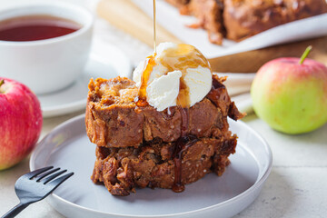 Wall Mural - Apple bread with a scoop of ice cream and maple syrup on a gray plate. Autumn fruit pie, gray background.