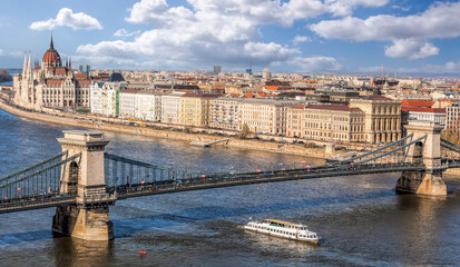 Fototapete - Panorama of Budapest with chain bridge, building of parliament and tourist boat on Danube river in Hungary