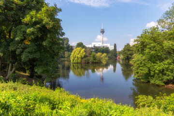 Sticker - Modernes Düsseldorf im Hochhäusern in Nordrhein-Westfalen in Deutschland im Sommer