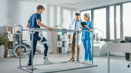 Aufkleber - Modern Hospital High-Tech Physical Therapy: Patient with Back Injury Wearing Advanced Robotic Exoskeleton Walks. Physiotherapist, Rehabilitation Doctor Scientists Assist, Help Disabled Person