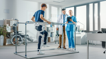 Aufkleber - Modern Hospital Physical Therapy: Patient with Injury Walks Wearing Advanced Robotic Exoskeleton. Physiotherapy Rehabilitation Scientists, Engineers use Tablet Computer to Help Disabled Person
