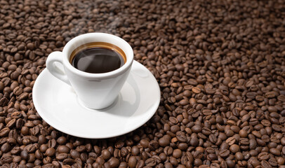 Poster - Espresso Coffee cup on roasted beans background