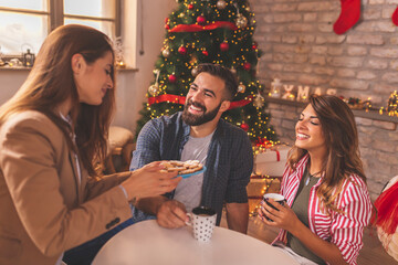 Canvas Print - Couple spending Christmas day at home with friends