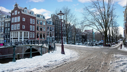 Poster - City scenic from a snowy Amsterdm in winter in the Netherlands