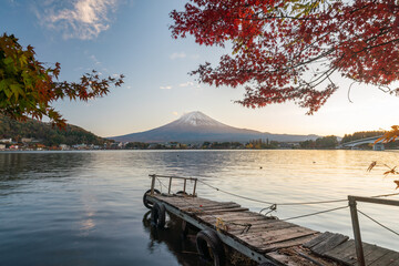 Wall Mural - sunset at lake kawaguchiko with view of mount fuji, yamanashi prefecture, japan
