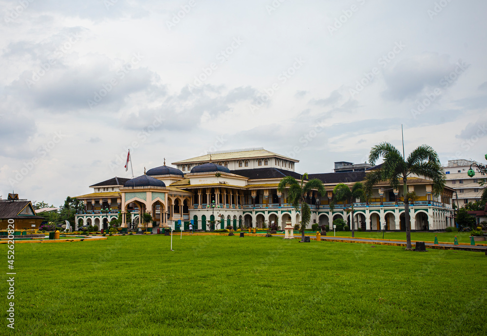 Foto Maimun Palace (Istana Maimoon) is the palace of the Deli Sultanate ...