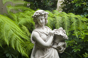 Sticker - Sculpture of woman in tropical garden