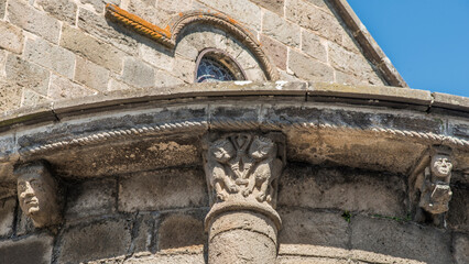 Wall Mural - Chapiteau romans dans l'église de Mauriac, Cantal, France