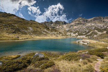 Wall Mural - Etang du Siscar, Ariège, Pyrénées - Beautiful lake, french pyrenean landscape