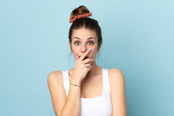 Wall Mural - Young caucasian woman isolated on blue background surprised and shocked while looking right