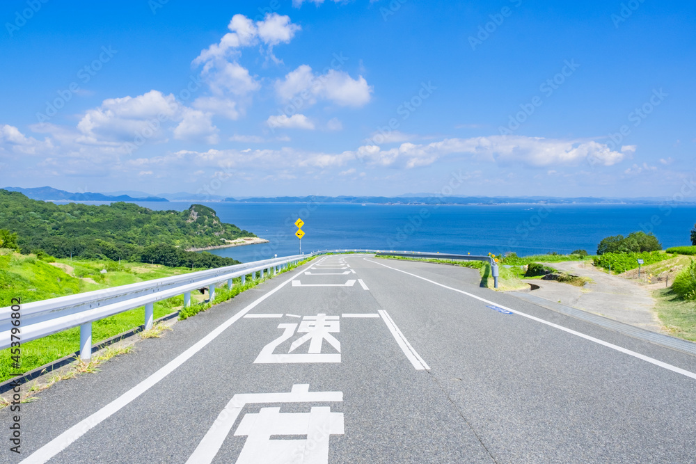 Photo Stock 【香川県 豊島】海が見える坂道の風景 旅 | Adobe Stock