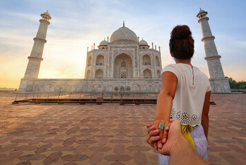 Fototapete - Man holds the hand of a woman at Taj Mahal Agra at sunrise