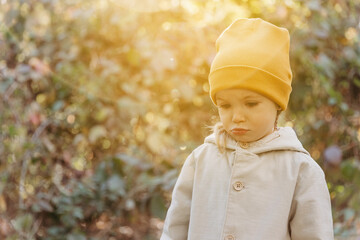 Wall Mural - girl dressed in stylish autumn clothes posing for a photo on a walk in the park