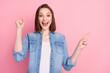 © deagreez - Photo portrait of girl amazed pointing fingers blank space gesturing like winner isolated pastel pink color background