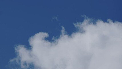 Wall Mural - close-up 4k time lapse video of white big clouds on a blue sunny sky. summer blue cloudy sky time la
