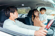 © buritora - ドライブ・車に乗る家族（笑顔）
