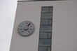 FU 2020-06-11 Bonn 1292 Am Haus ist ein Thermometer