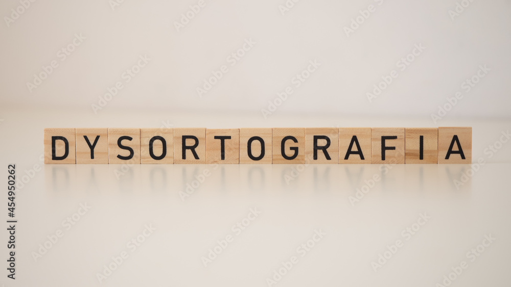 Dysortografia - napis na drewnianych klockach  - obrazy, fototapety, plakaty 