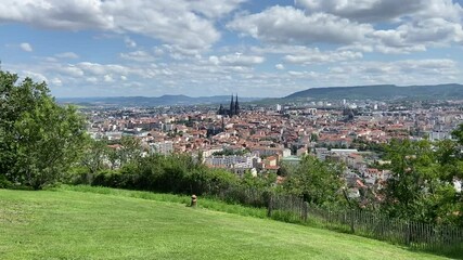 Canvas Print - Paysage urbain à Clermont-Ferrand, Auvergne