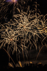 Canvas Print - Allassac (Corrèze, France) - Feu d'artifice de la fête annuelle du village tiré depuis le stade du Colombier