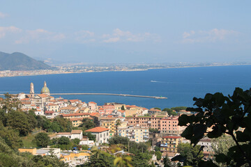 Canvas Print - Beautiful view of a city near a sea