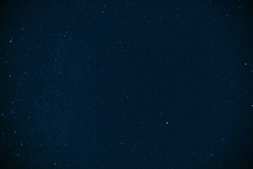 stelle in cielo blu con nuvole al tramonto