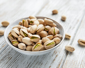 Canvas Print - Bowl with pistachios