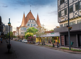 Canvas Print - XV de Novembro Street and former Moelmann Castle (Castelinho Moelmann or Castelinho da XV Moelmann) at sunset - Blumenau, Santa Catarina, Brazil