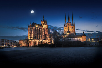 domplatz square view with erfurt cathedral and st. severus church (severikirche) at night - erfurt, 