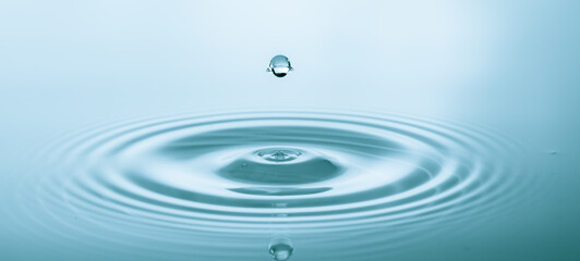 Poster - Splash of water droplets on a smooth water surface