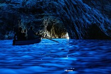 La Famosa Grotta Azzurra A Capri
