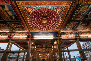 Poster - The colorful, ornate ceiling at the entrance of the ancient Hindu Nataraja temple in the town of Chidambaram