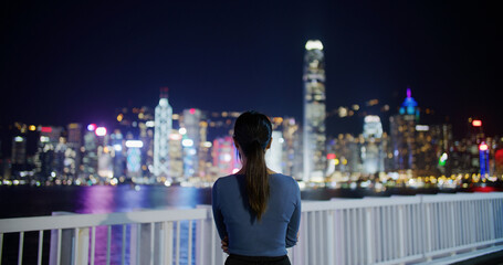 Canvas Print - Woman look at the Hong Kong city at night