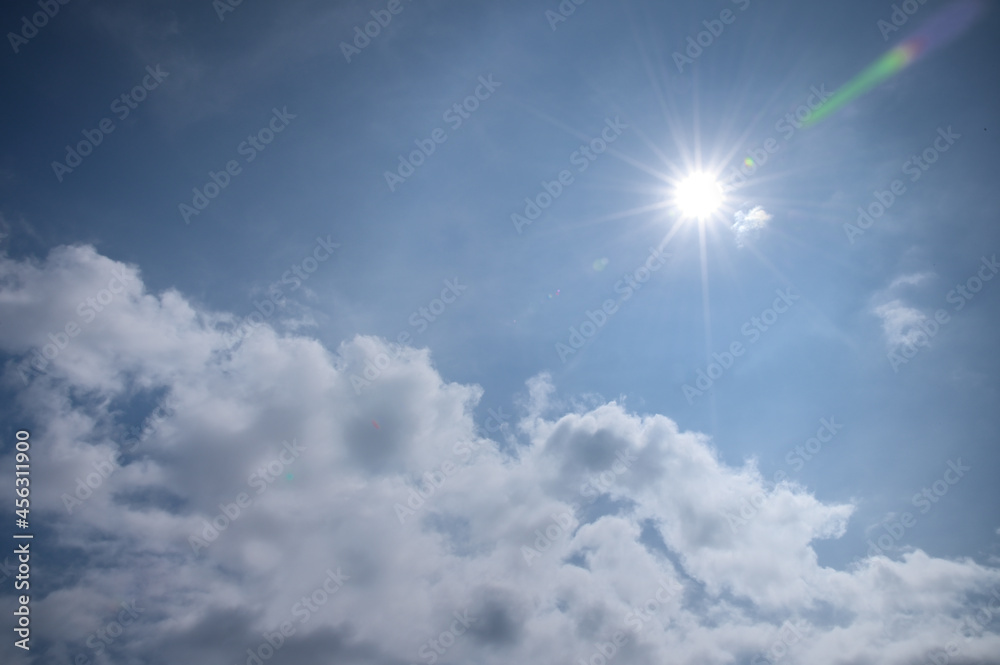 北海道の夏の空に太陽 Wall Mural Wallpaper Murals ケンイチ オオシマ