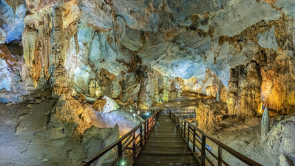 Wall Mural - Thien Duong cave, Phong Nha, Quang Bình, Vietnam. The famous cave