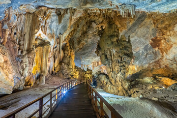 Wall Mural - Thien Duong cave, Phong Nha, Quang Bình, Vietnam. The famous cave