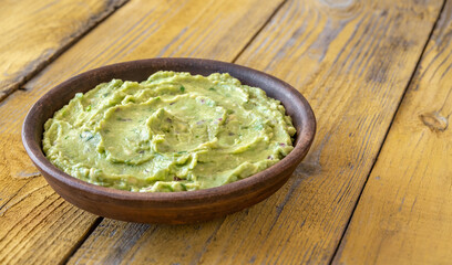 Wall Mural - Bowl of guacamole