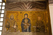 トルコ　イスタンブールの旧市街に建つアヤソフィア内の壁に描かれた聖母子と皇帝ヨハネス2世コムネノス、皇后イリニのモザイク画