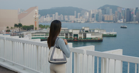 Poster - Woman look at the city of Hong Kong