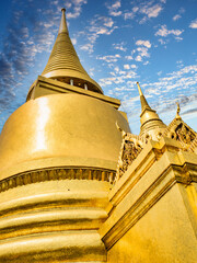 Canvas Print - Golden stupas of the Temple of the Emerald Buddha in Bangkok, Thailand