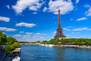 Fototapete - Paris Eiffel Tower and river Seine in Paris, France. Eiffel Tower is one of the most iconic landmarks of Paris. Cityscape of Paris