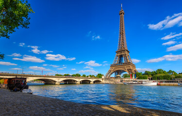 Fototapete - Paris Eiffel Tower and river Seine in Paris, France. Eiffel Tower is one of the most iconic landmarks of Paris. Cityscape of Paris