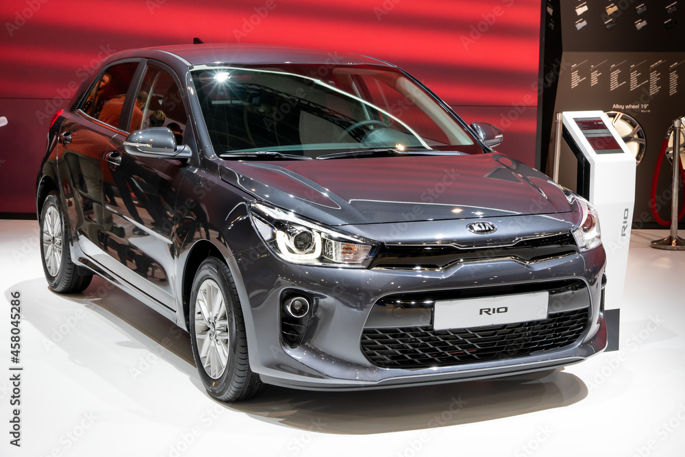 Voiture Rio Kia Rio new car model shown at the Autosalon 2020 Motor Show. Brussels ...