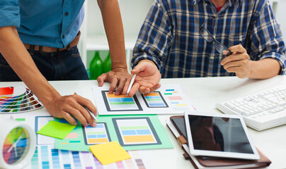 Designers are discussing the design of the content layout of the mobile application.