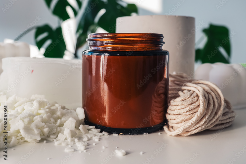 Handmade ecological and vegan soy wax candles with wooden wick. Amber ...