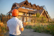 Worker, Inspector Or Engineer Is Checking And Inspecting The Building Or House Before Restoration, Reconstruction Or Demolition. Calculation Of The Estimate For The Implementation Of The Planned Work