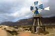 Windmühle auf den Kanarischen Inseln, Canarias, Windkraft, alternative Energie