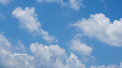 Wall Mural - Cumulus clouds with blue sky on a sunny day of summer. Beautiful cloudscape