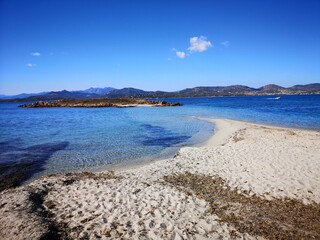 Wall Mural - Insel Tavolara Sardinien - Naturparadies und Traumstrände mit rosa Sand