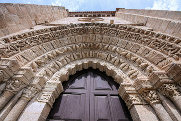 Canvas Print - the entrance to the cathedral